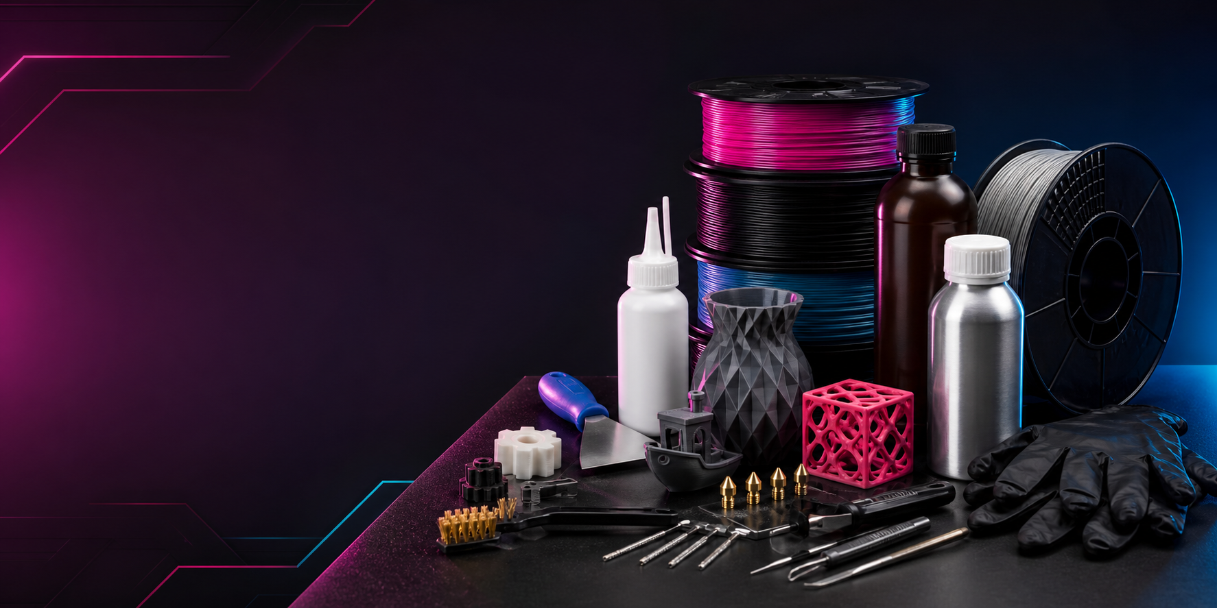 อุปกรณ์จำเป็นสำหรับงาน 3D print เช่น เส้นพลาสติก กาว น้ำยา เรซิ่น และเครื่องมือดูแลงานพิมพ์
